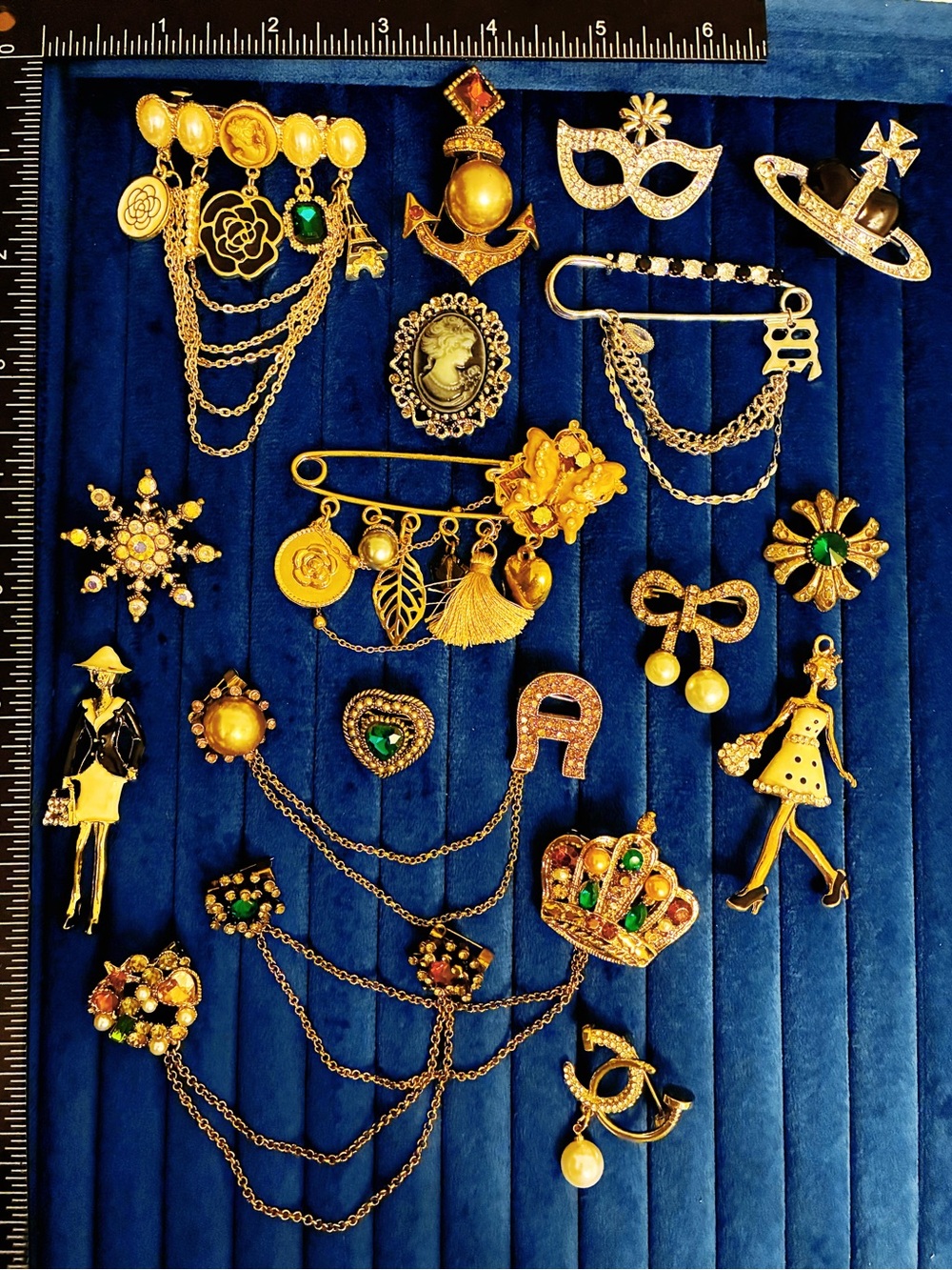Lot 17 Brooch Pins Gold Tone Cameo Crown Chain Statement Jewelry